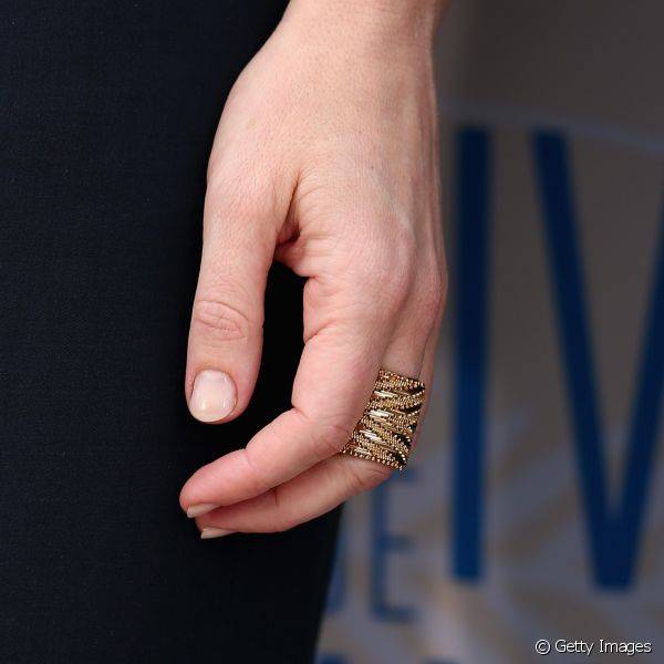 A atriz Cate Blanchet escolheu a cor nude para pintar as unhas das mãos, no Festival de Cannes